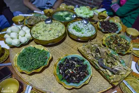 去云南临沧旅游，品尝佤族特色美食，这样的菜肴你敢吃吗？图片