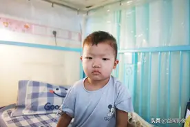 4岁男童腹胀，父母以为消化不良，送医后才知长了无法切除的肿瘤图片