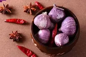 民间四大毒“娘娘葱，独头蒜，仰头女，低头汉”，啥意思？图片