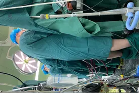 90后医生裤子掉了浑然不知？科室领导：这是常态，不分心是手术的根本要求图片