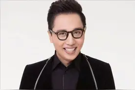 华少变身新闻记者，媒体人分析：可能是为了评职称做领导岗位工作图片