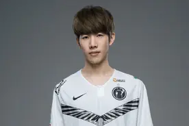 号称上单天花板的TheShy，也有2个“大爹”，敢越塔单杀他图片
