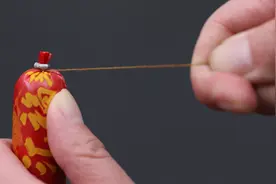 原来火腿肠金属环下还隐藏小机关，缠一根绳子一拉就开，太方便了视频封面