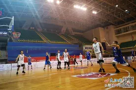 2020江西省男子篮球联赛火热进行 省直机关队90比68胜上饶队图片