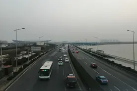 到青岛北站看大海，领略青岛后海的独特风光图片
