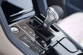 如果驾车正在行驶中，无意间挂到倒档了会发生什么情况？视频封面