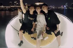 邓超新综艺曝光明星奢靡生活，游艇上吃大餐，陈赫坐百万豪车图片