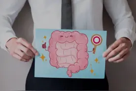 英国男子47天不排便，创下“憋屎记录”，最后怎样了呢？图片