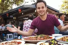 英国小伙来中国，在朋友家中吃顿饭后迷惑：你们管这叫家常菜？图片