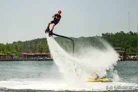 揭秘水上飞人为何能“飞”：2人靠25米长管子相连，全套装备25万图片