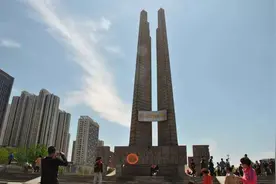 唐山重拳出手控楼市，开发商称很焦虑，楼市“炸开了锅”图片