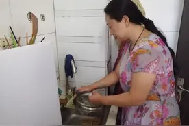 记者跑腿·追踪│平顶山强制停水小区已陆续送水，费用咋缴正协商图片