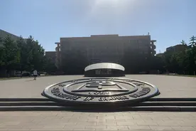 唯一以印刷命名的本科大学，也是一所多学科高校图片