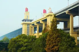 江苏和浙江都是经济强省，你认为哪一个更富有？图片