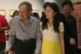 拐杖人生：翁帆为何要嫁给杨振宁，为名为利？图片