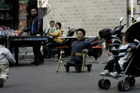 世界上截肢位最高的“半截人”，只剩七十八厘米的他依然乐观生活图片