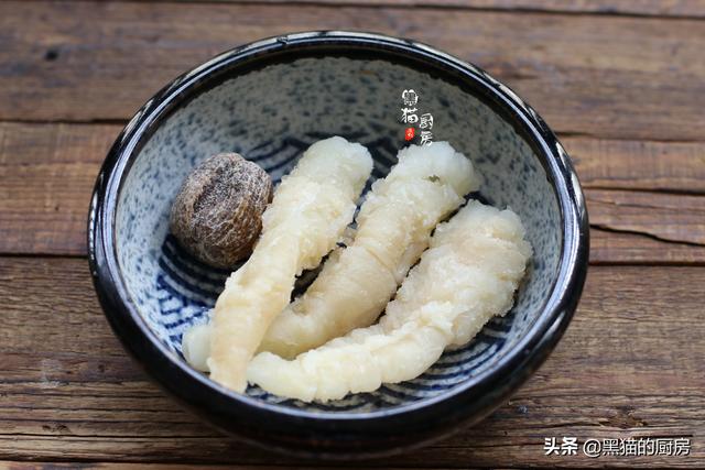 花胶汤呈奶白色 2026年花胶汤呈奶白色怎么回事
