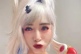 53岁焦恩俊变身二次元少女！妆容精致像洋娃娃，网友：以为是女儿图片