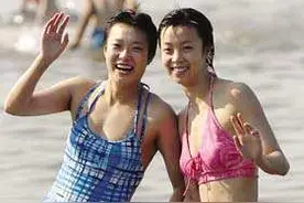 张怡宁泳装，身材苗条，排骨胸亮眼，她竟是女乒穿着最性感的队员图片