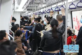 贵阳地铁2号线全线开通，市民乘坐感受“贵阳速度”图片