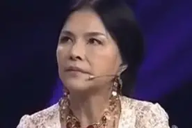 6旬奶奶为变赵雅芝花两百万整容数十次，看到前后对比笑出猪叫声图片
