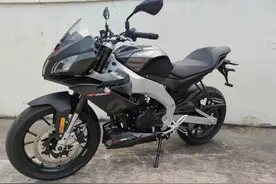 TUONO 250？阿普利亚新款入门级车型曝光图片