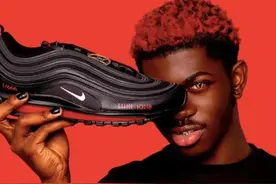 耐克又被狂骂，惊现人血“撒旦鞋”，每双鞋都有一滴人血？图片