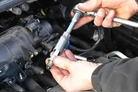 汽车火花塞多久换一次？开到两三万公里4S建议换，告诉你行业秘密图片