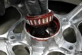 车轮天天在转，车轮轴承需要加油吗？图片