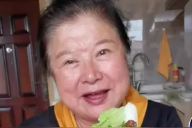 70岁的“大辣椒”近况曝光！手捧饭包吃得正香，素颜出面被指太老图片