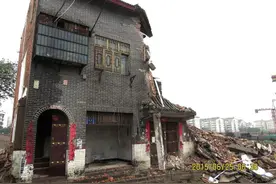 祖宅凌晨被“误拆”，法院判区政府拆除违法，房主索赔1600万，一审判赔223万，河南高院发回重审图片