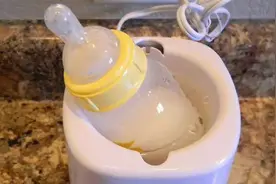 四种错误温奶方式，或慢慢偷走孩子健康，过来人教你几个实用妙招图片