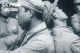 解放军为何睡在马路上？1949年解放军进驻上海视频画面公开图片