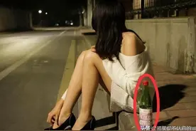 结婚跨火盆是老风俗，但这火烧这么旺让新娘怎么过去，太过分了吧图片