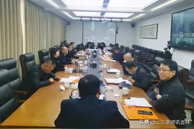 龙潭区召开第十八届政府第57次常务会议图片