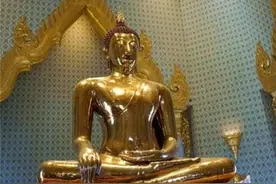 5.5吨泥佛被遗弃200年，工人搬运时摔裂露出金身，被列为稀世珍宝图片