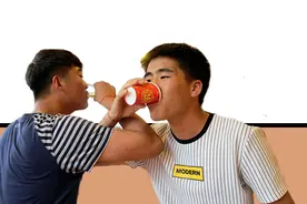 我人生中第一次喝醉，是在高考后的散伙饭上图片