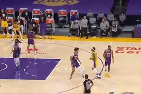 克劳德跳舞嘲笑詹姆斯吃到技犯，被驱逐出场图片