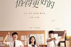 赵丽颖蜕变成时尚女王！出演张杰MV女主角，穿百褶裙扮嫩美成校花图片