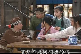 武林外传——莫小贝报案，老邢和小六审问钱掌柜，事情败露图片