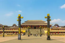 横店20万群演现状曝光：懒汉和疯子的乐园，光棍遍地却又美女如云图片