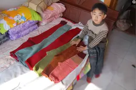 骨癌妈妈去世前为儿子织好25岁前所有的毛裤，看完已经泪流满面图片