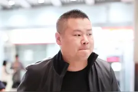 想向岳云鹏借钱，这辈子不可能了，借钱的助理已经哭晕在厕所图片