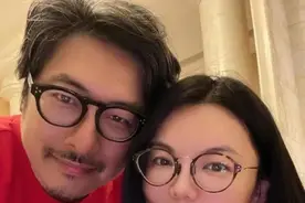 王岳伦又深夜醉酒，事业多年没起色，家中月花65万李湘天天直播图片