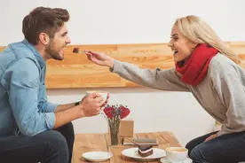 女人对你动情了，一定会发出这三种声音图片