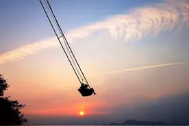 跳下300米悬崖前求婚？奥陶纪极限荡绳帮他完成这个心愿图片