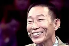 大叔带“血石”鉴宝，称用13套房产换的，专家：今天必须上交图片