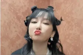 36岁萨顶顶出镜，变妆后神婆变“玉女”，网友：早这样早红了图片