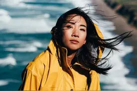 心理学：想不动声色地吸引一个异性，其实是有技巧的图片