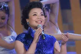 当年唱《走进新时代》的张也，事业高峰隐退5年，到各地为父治病图片